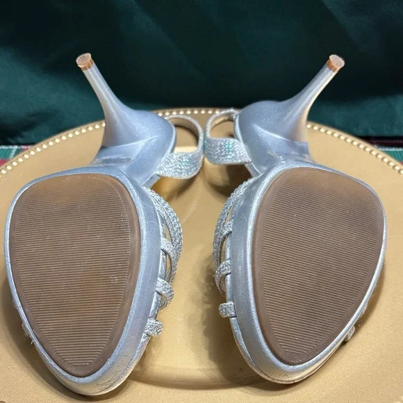 🖤Silver Slippe Elegant Silver Heels🖤 - Picture 6 of 8